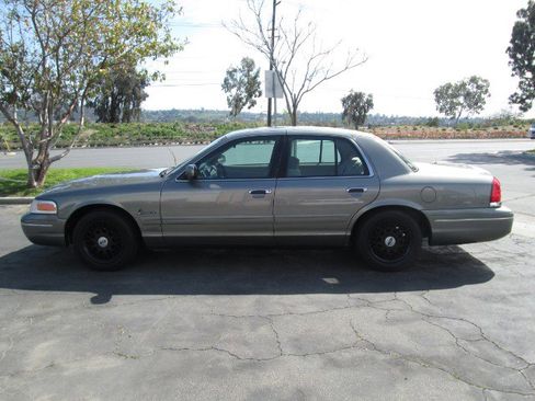 Used 2001 Ford Crown Victoria LX image 1