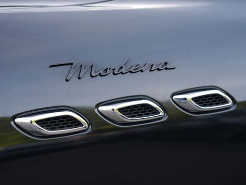 Used 2023 Maserati Levante Modena image 17