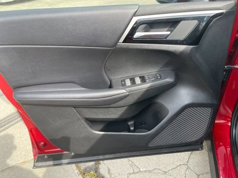 Used 2024 Mitsubishi Outlander SE Black Edition AWD/4WD image 11