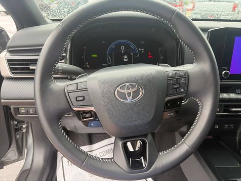 Used 2025 Toyota Camry SE w/ Convenience Package FWD image 18