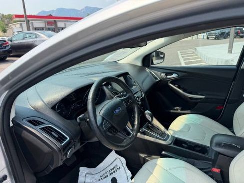 Used 2016 Ford Focus Titanium FWD image 21