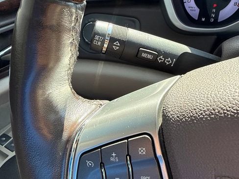 Used 2011 Cadillac SRX Luxury FWD image 5