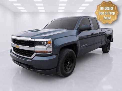 Used 2017 Chevrolet Silverado 1500 W/T RWD image 2