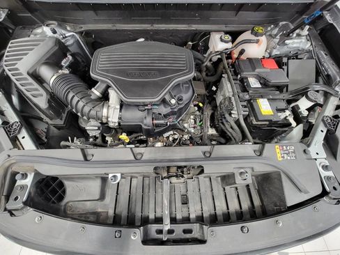 Used 2023 GMC Acadia SLT w/ Elevation Edition image 9