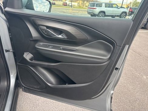 Used 2024 GMC Terrain SLE image 23