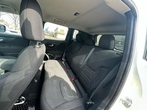 Used 2018 Jeep Renegade Latitude w/ Cold Weather Group image 13