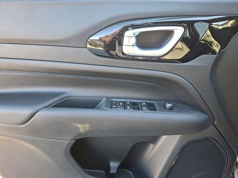 New 2026 Jeep Compass Latitude image 8