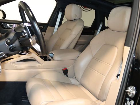 Used 2022 Porsche Cayenne Platinum Edition AWD/4WD image 39