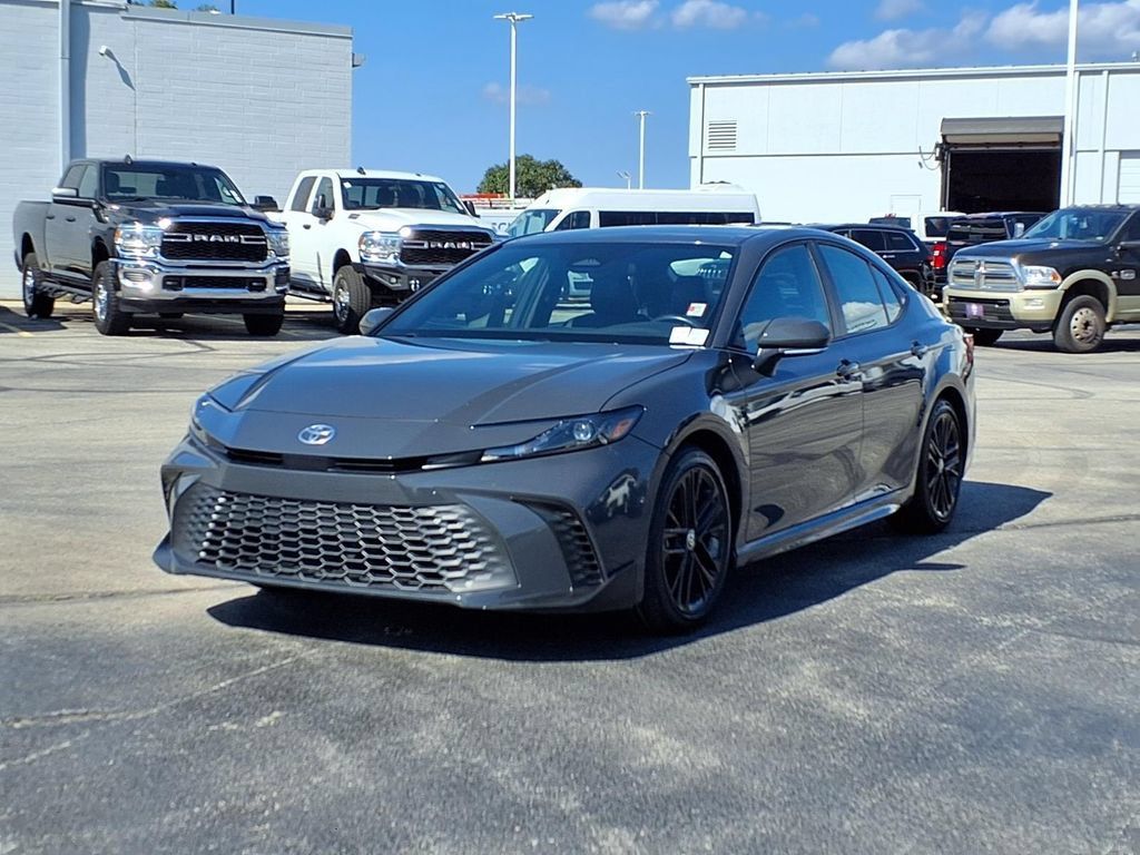 Used 2025 Toyota Camry SE FWD image 2