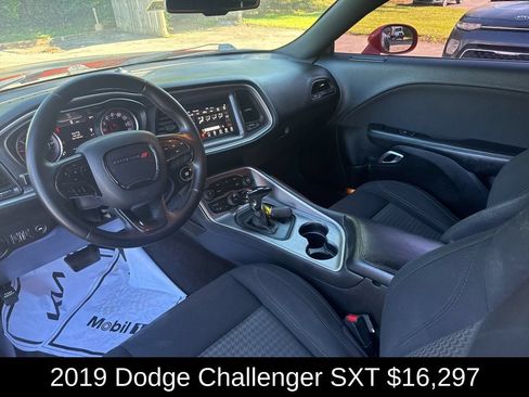 Used 2019 Dodge Challenger SXT RWD image 10