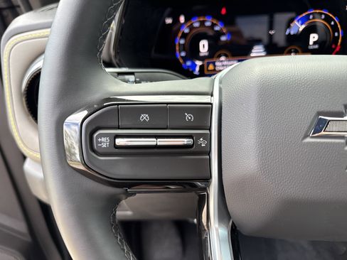 Used 2025 Chevrolet Colorado ZR2 w/ Technology Package image 23