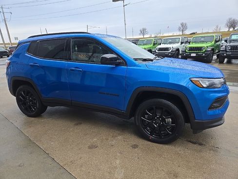 New 2026 Jeep Compass Latitude image 12