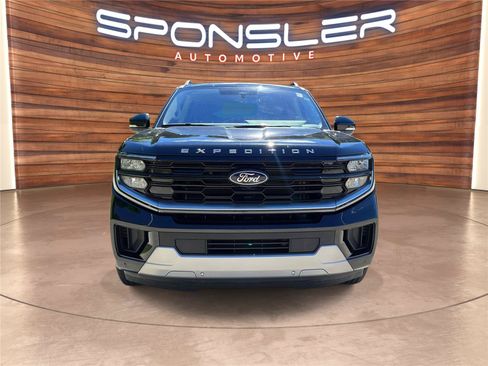 Used 2025 Ford Expedition Platinum AWD/4WD image 9