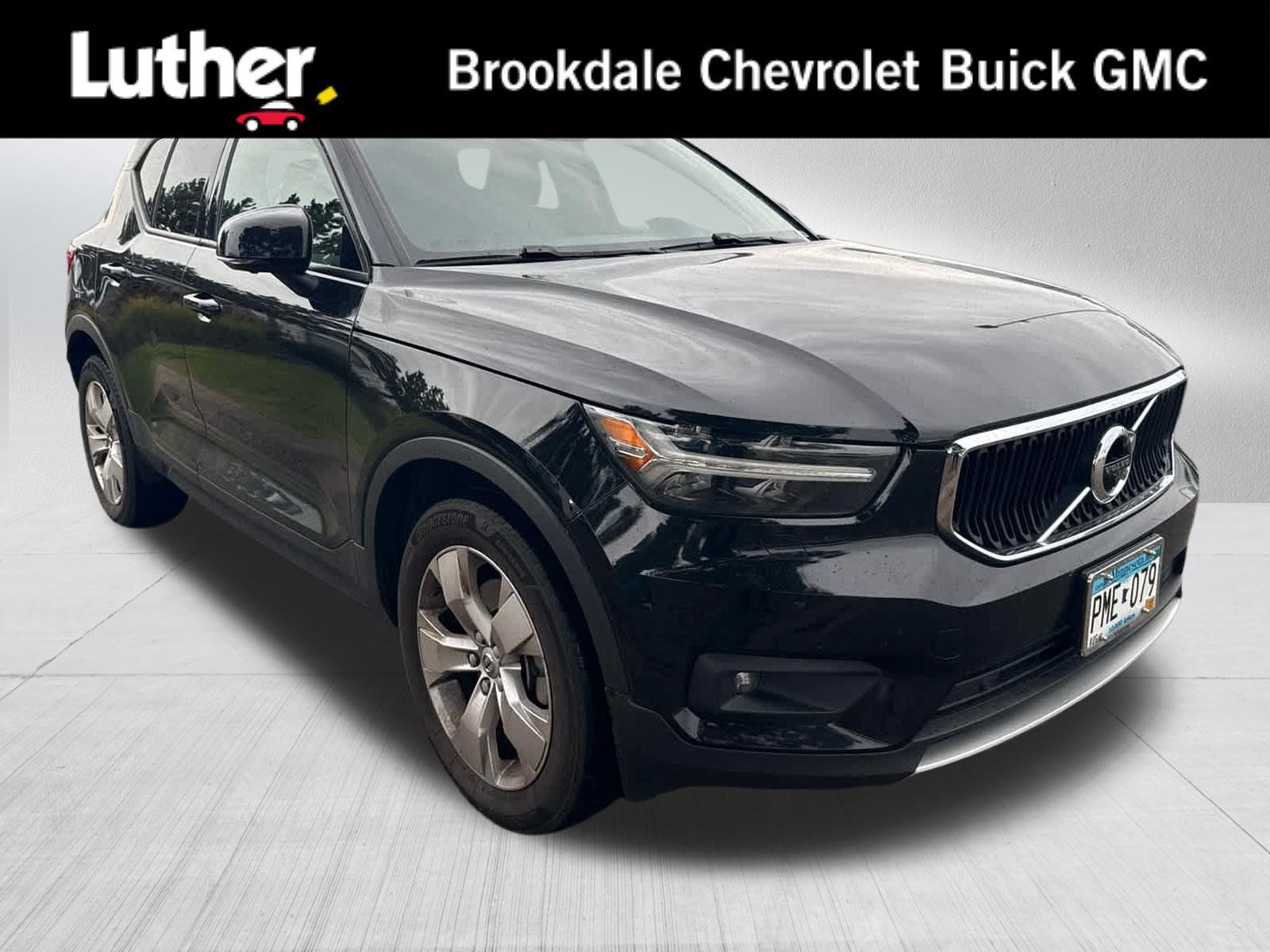 Used 2021 Volvo XC40 T5 Momentum w/ Premium Package AWD/4WD image 1