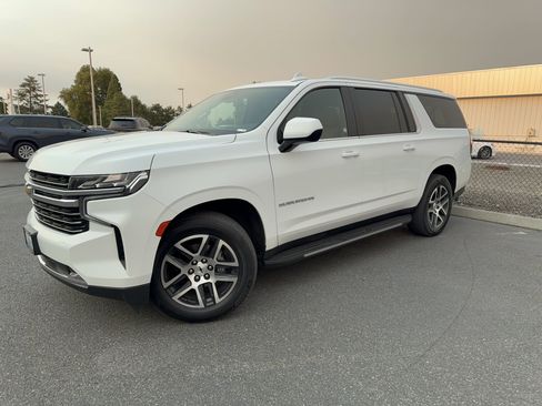 Used 2021 Chevrolet Suburban LT AWD/4WD image 35