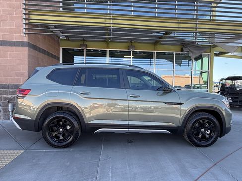 Used 2024 Volkswagen Atlas Peak Edition SEL AWD/4WD image 9