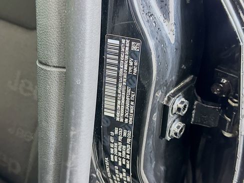 Used 2017 Jeep Renegade Sport w/ Power & Air Group image 29