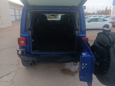 Used 2018 Jeep Wrangler Unlimited Sahara image 28