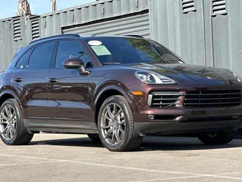 Used 2023 Porsche Cayenne Platinum Edition image 10