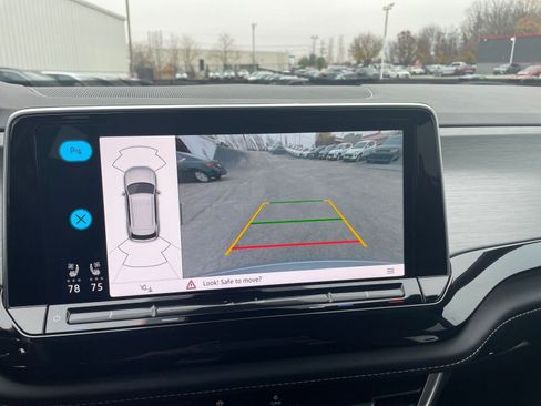 Used 2025 Volkswagen Atlas Cross Sport SE image 17