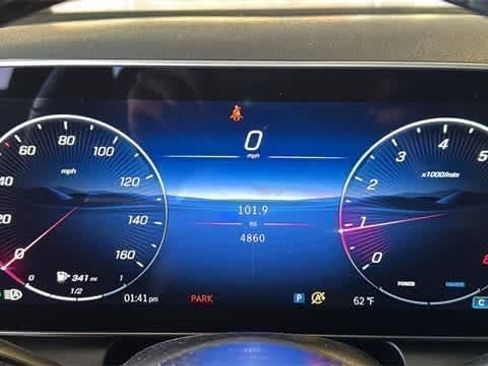 Used 2025 Mercedes-Benz GLC 300 4MATIC image 43