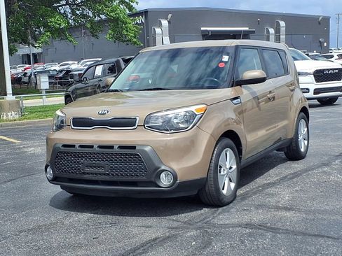 Used 2015 Kia Soul FWD image 2