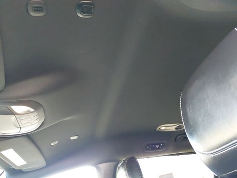 Used 2025 Chrysler Pacifica Select image 33