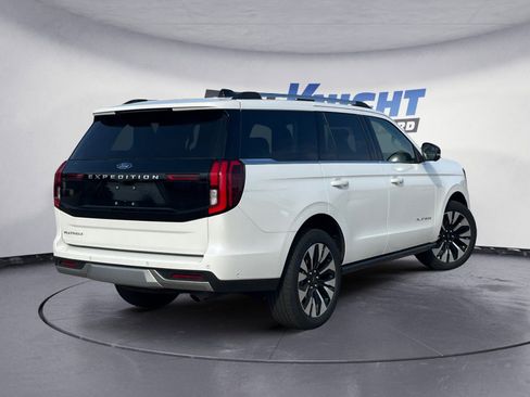 Used 2025 Ford Expedition Platinum w/ Driver's Package AWD/4WD image 5