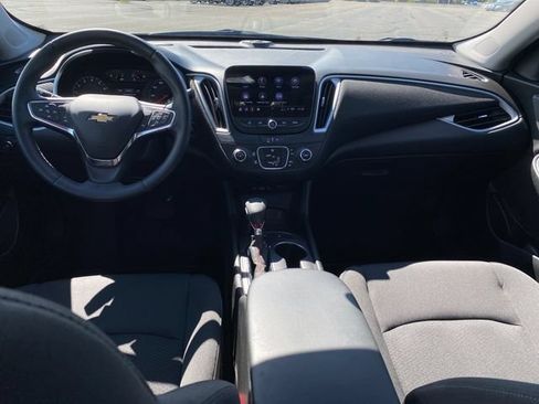 Used 2025 Chevrolet Malibu RS FWD image 5