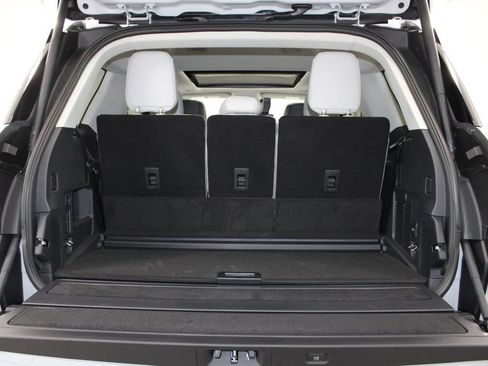 New 2026 Lincoln Navigator Reserve w/ Jet Appearance Package AWD/4WD image 13