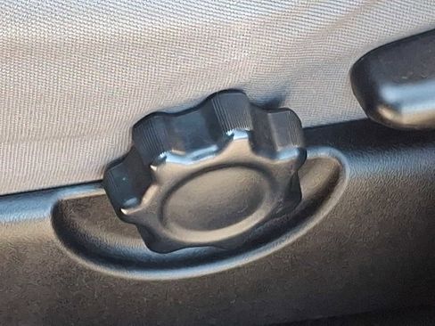 Certified 2017 Toyota Tacoma SR5 image 28