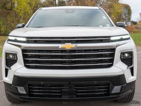 Used 2025 Chevrolet Traverse High Country image 3