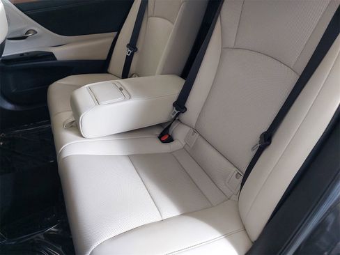 Used 2025 Lexus ES 350 w/ Premium Package image 13