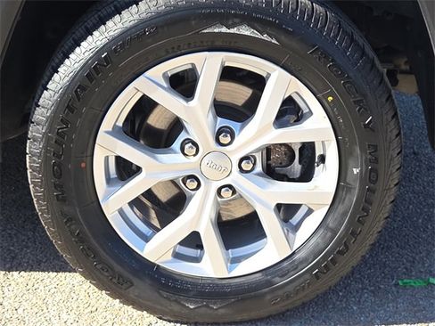 Used 2023 Jeep Grand Cherokee Limited image 9