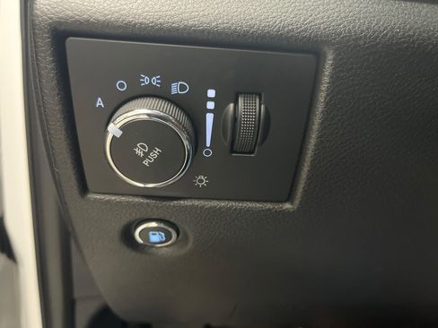 Used 2017 Jeep Grand Cherokee Overland image 19