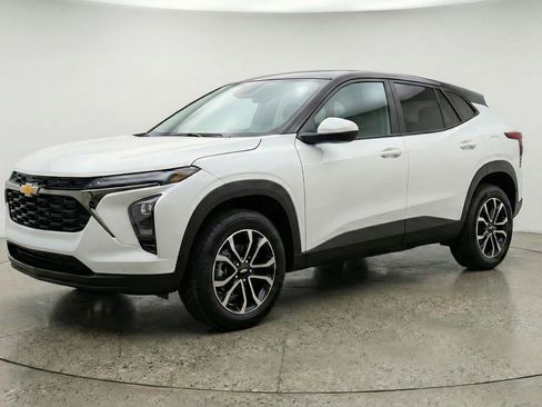 Used 2025 Chevrolet TrailBlazer LT image 3