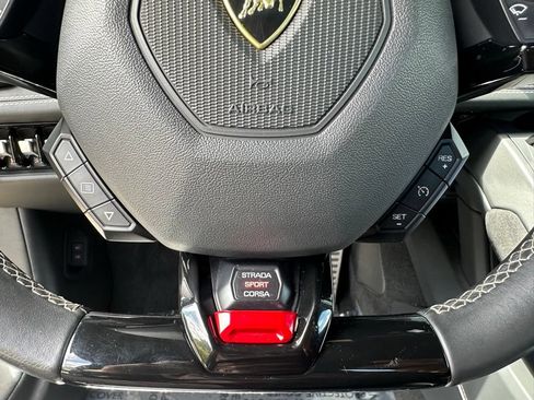 Used 2020 Lamborghini Huracan EVO AWD/4WD image 27