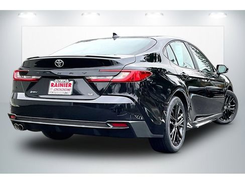 Used 2025 Toyota Camry SE image 13