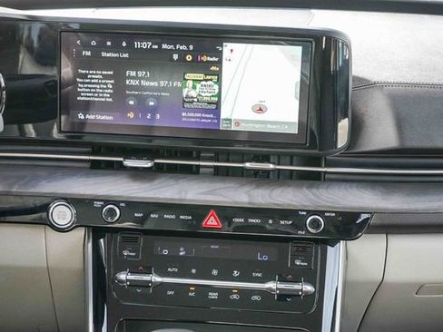 Used 2024 Kia Carnival EX image 15