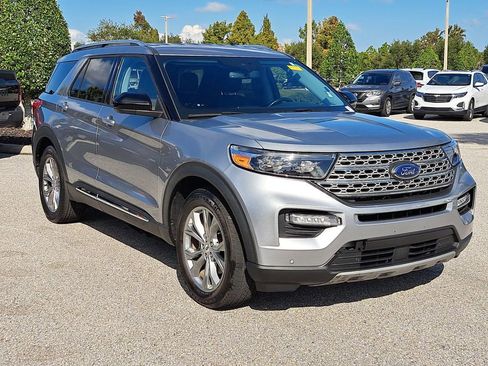 Used 2022 Ford Explorer Limited image 2