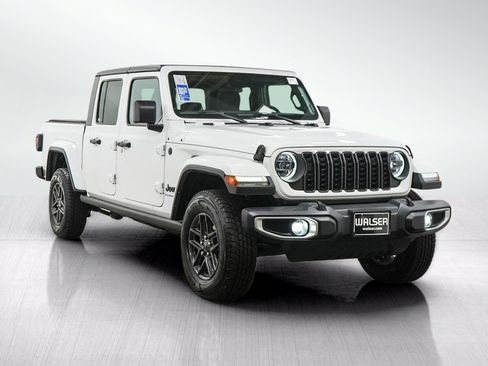 Used 2024 Jeep Gladiator Sport AWD/4WD image 7