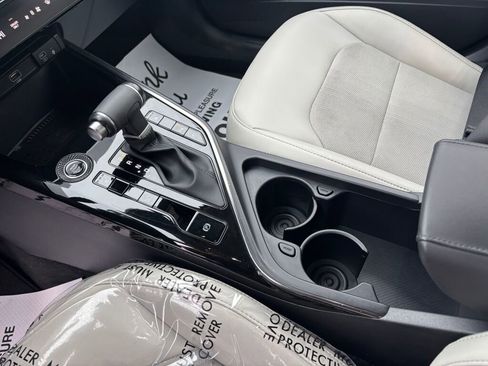 Certified 2023 Kia Niro EX Touring image 15