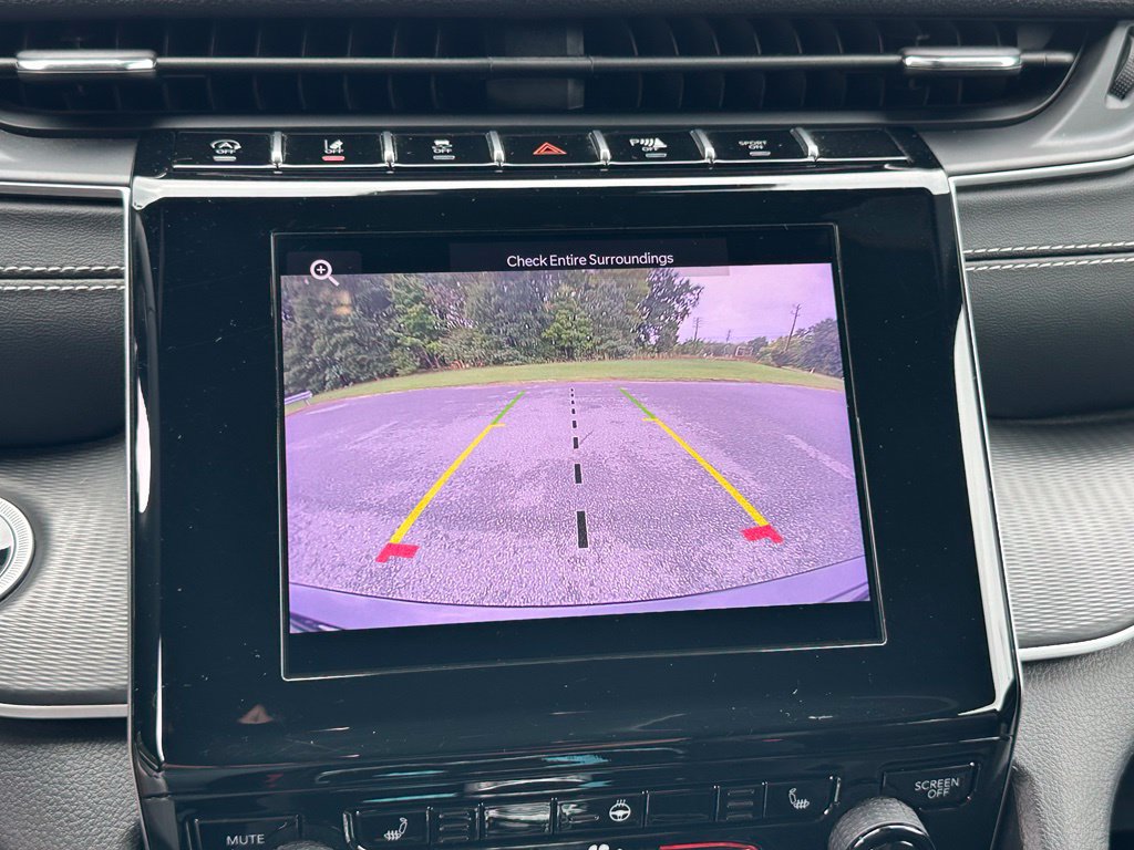 Used 2023 Jeep Grand Cherokee Altitude AWD/4WD image 6