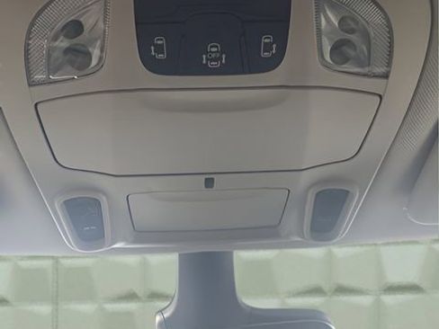 Certified 2024 Chrysler Pacifica Limited image 27