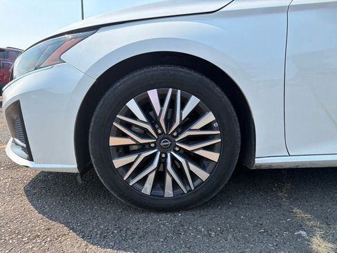 Used 2024 Nissan Altima 2.5 SV FWD image 9