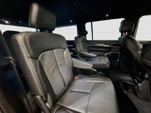 Used 2024 Jeep Wagoneer Series III w/ Flexible Seating Group AWD/4WD image 11