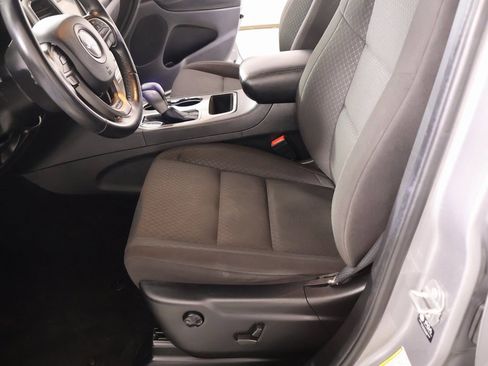 Used 2021 Jeep Grand Cherokee Laredo image 10