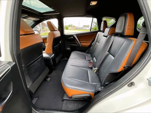 Used 2017 Toyota RAV4 SE image 20