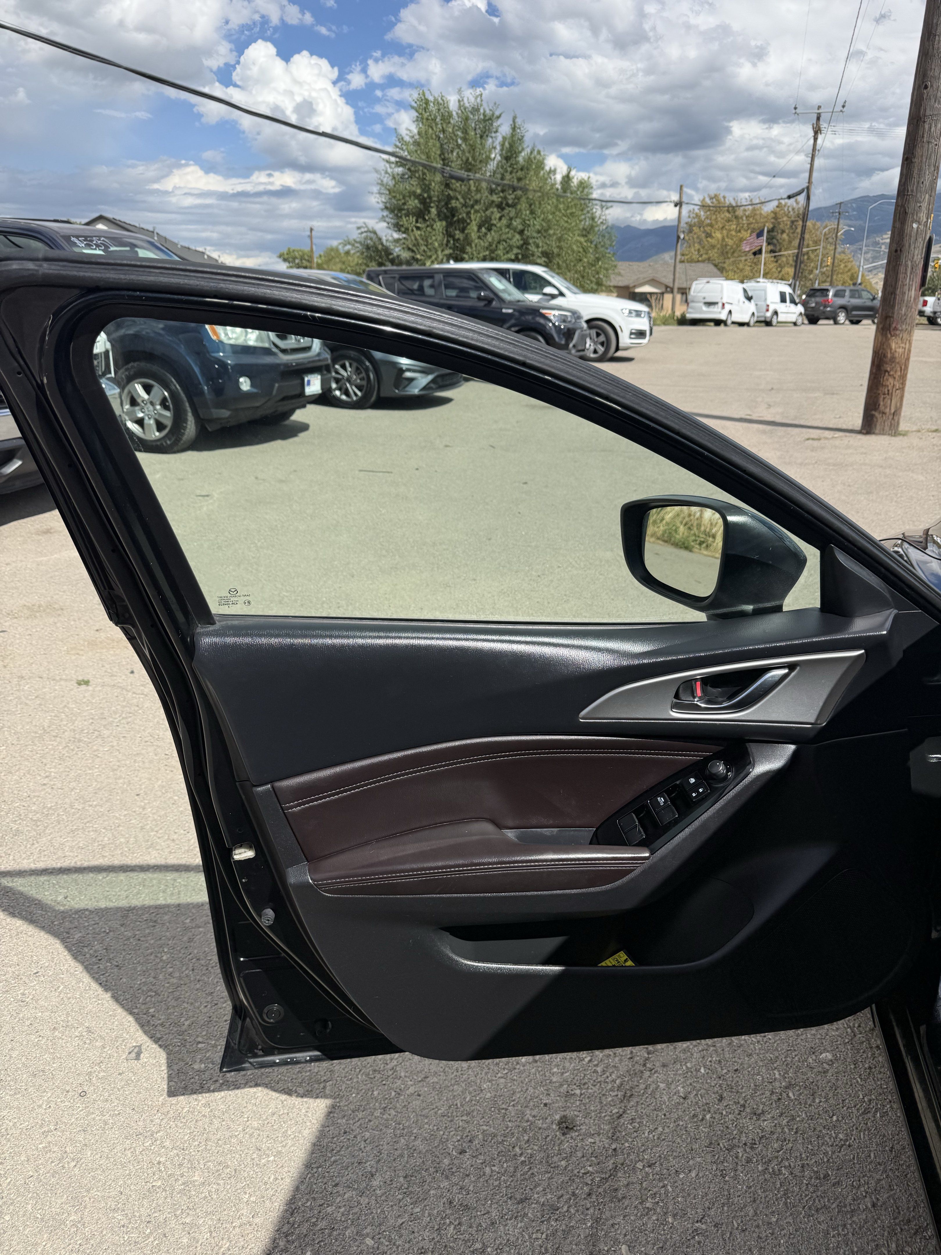 Used 2018 MAZDA MAZDA3 Touring FWD image 18