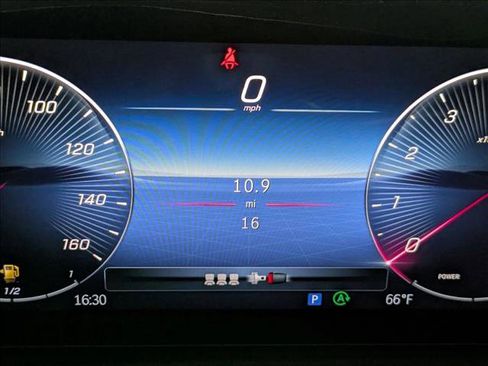 New 2025 Mercedes-Benz GLB 250 4MATIC image 11